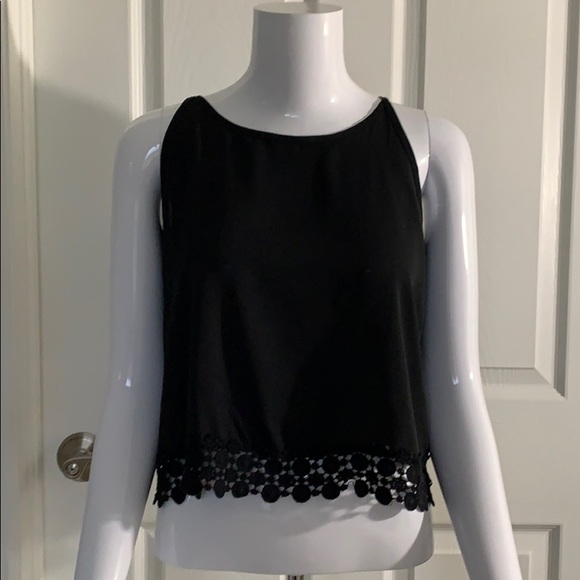 Monteau Crop Top With Crochet Detail - Picture 3 of 9